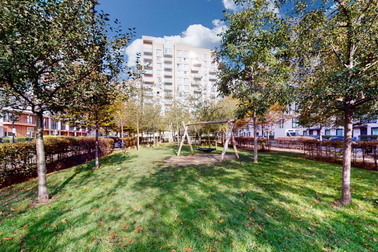 Lovely 2 Bedroom Flat With Balcony In Stratford London Bagian luar foto