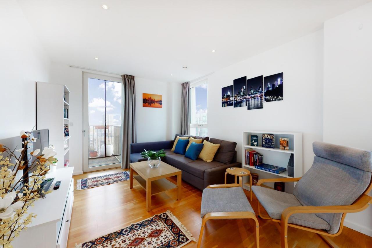Lovely 2 Bedroom Flat With Balcony In Stratford London Bagian luar foto