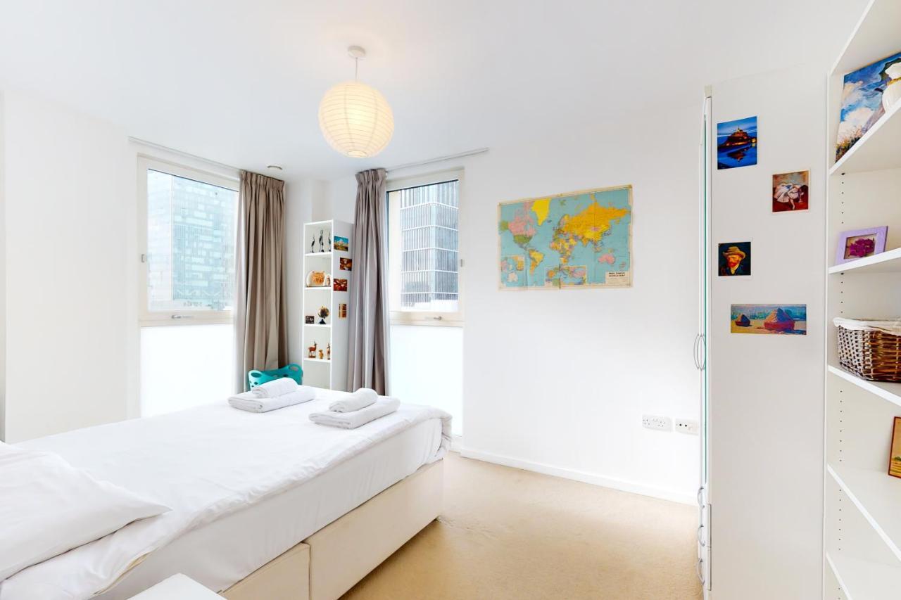 Lovely 2 Bedroom Flat With Balcony In Stratford London Bagian luar foto