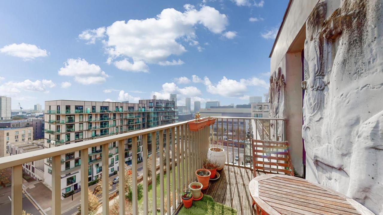 Lovely 2 Bedroom Flat With Balcony In Stratford London Bagian luar foto